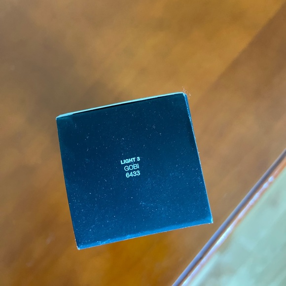 Nars Foundation Light 3 - Picture 3 of 3